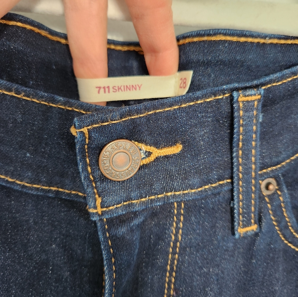 Levi 711 skinny jeans medium wash